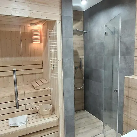 Z Prywatna Sauna, 300 M Do Szrenica Arena